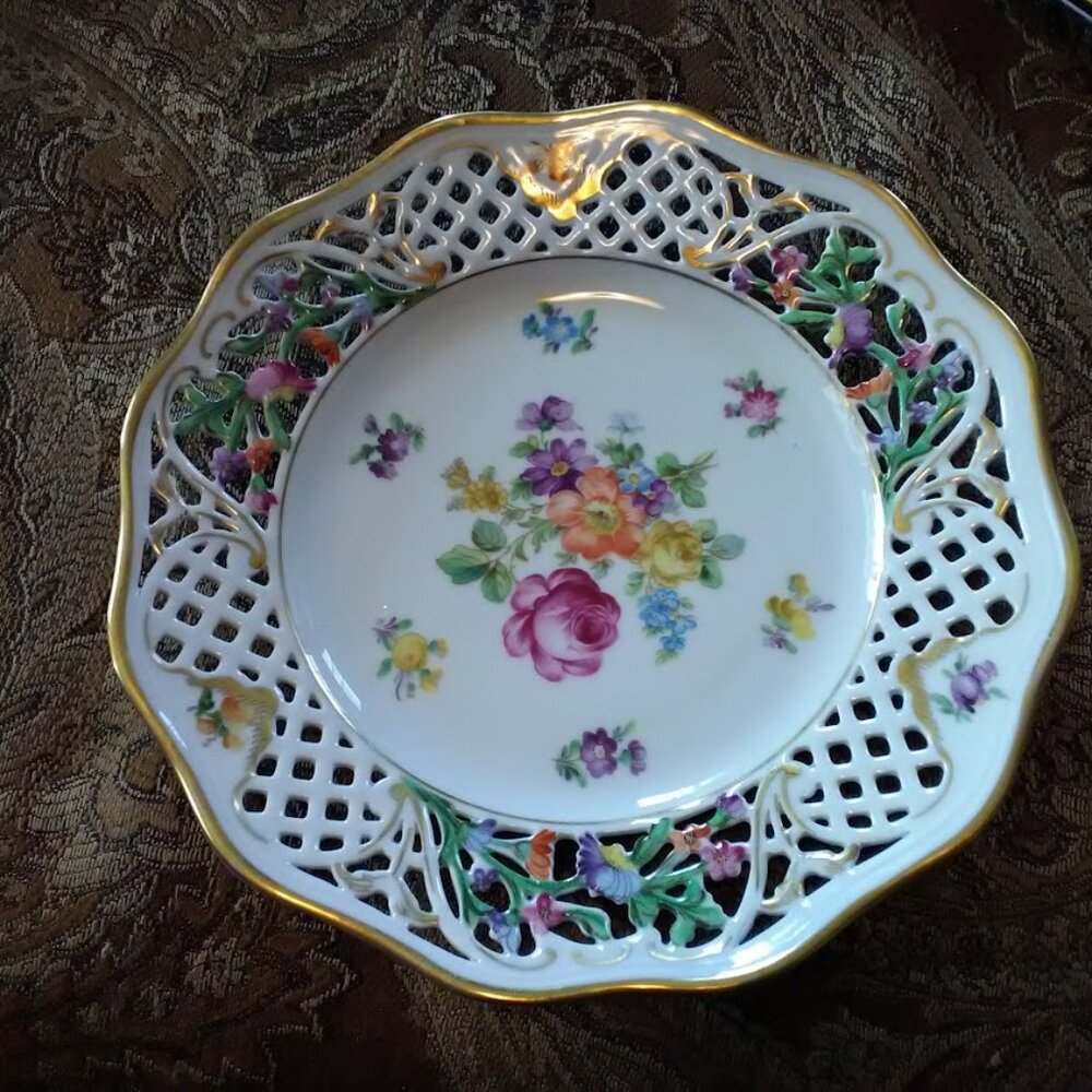 Vintage porceline decorative plate ec Bavaria